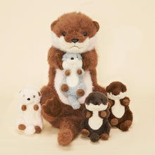 Cargar imagen en el visor de la galería, Otter Plush Stuffed Animal with 4 Babies