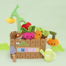 Laden Sie das Bild in den Galerie-Viewer, Personalized Baby&#39;s First Vegetable Garden Plush Playset