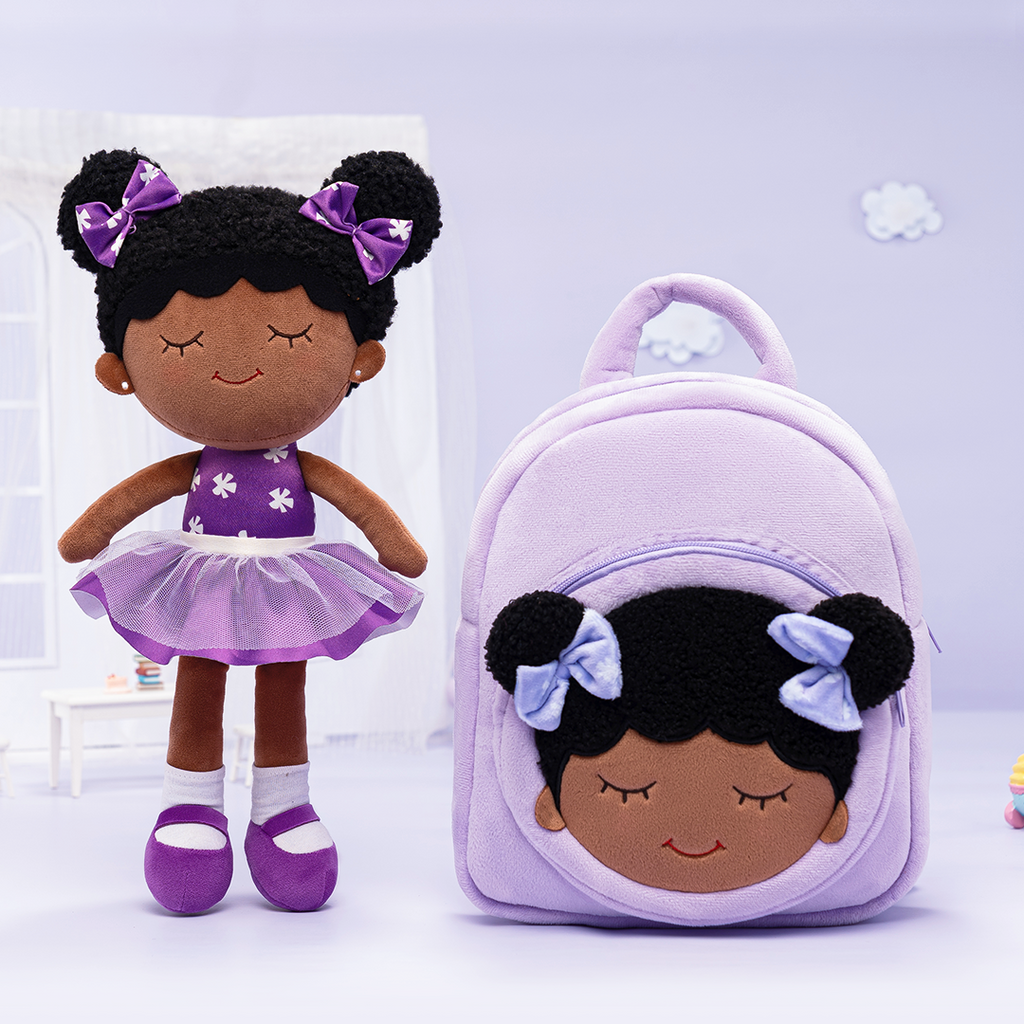 Bambola viola personalizzata con tono della pelle profonda e zaino