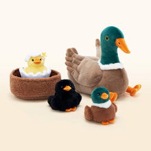 Afbeelding in Gallery-weergave laden, Mallard Duck Plush Stuffed Animal With 4 Ducklings