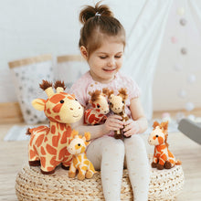 Laden Sie das Bild in den Galerie-Viewer, Giraffe Mommy with 4 Babies Plush Stuffed Animal Set