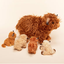 Cargar imagen en el visor de la galería, Scottish Highland Cow Cattle Stuffed Animal with 4 Babies Inside