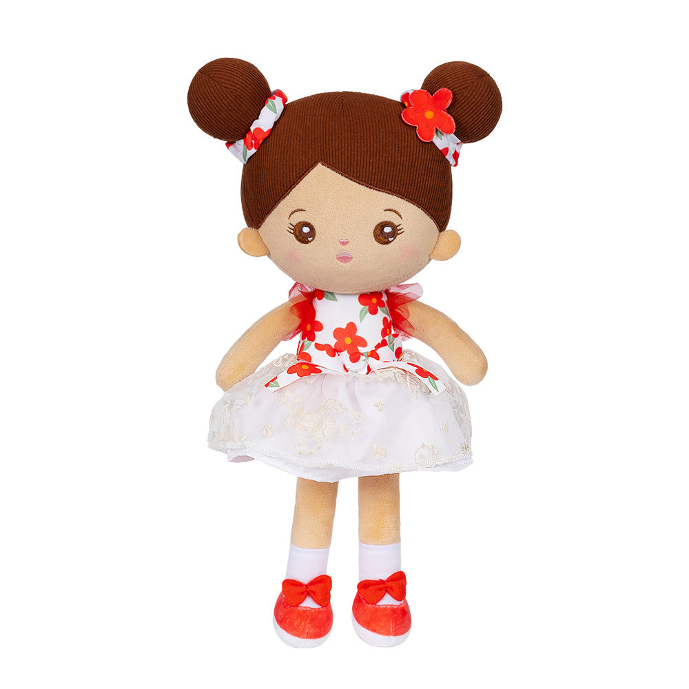 Muñeca de niña de peluche con vestido floral blanco en tono de piel marrón personalizado