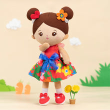 Cargar imagen en el visor de la galería, Muñeca de niña de peluche con vestido floral rojo en tono de piel marrón personalizado