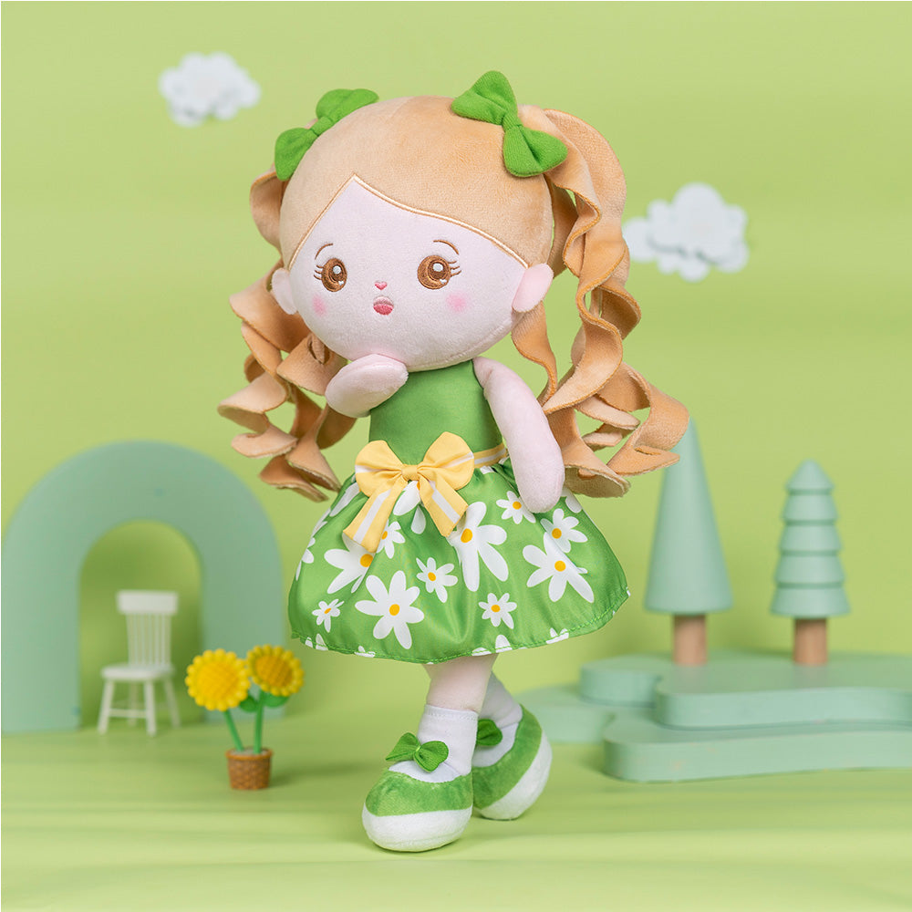 Vestido floral verde personalizado con muñeca de niña de felpa trenzada