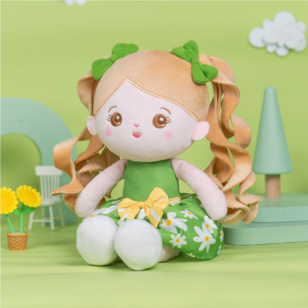 Vestido floral verde personalizado con muñeca de niña de felpa trenzada
